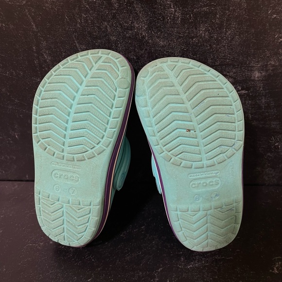 2 Pairs of Crocs size 6/7 teal with purple and blue with pink - Picture 4 of 5